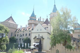 Horucavy ovplyvnuju prevadzku Bojnickeho zamku Muzeum docasne skracuje otvaracie hodiny kvoli vysokym teplotam