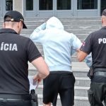 Kosicana obvinili z psychickeho a fyzickeho tyrania partnerky Sud ho poslal do vazby