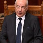 Madarsky prezident podpisuje novelu ustavy ktora ukonci aj jeho funkcne obdobie