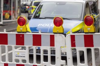 Muz pravdepodobne zadrziava v banke v nemeckom Regensburgu rukojemnikov