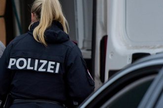 Muz v Rakusku zabil sekerou partnera svojej ex priatelky