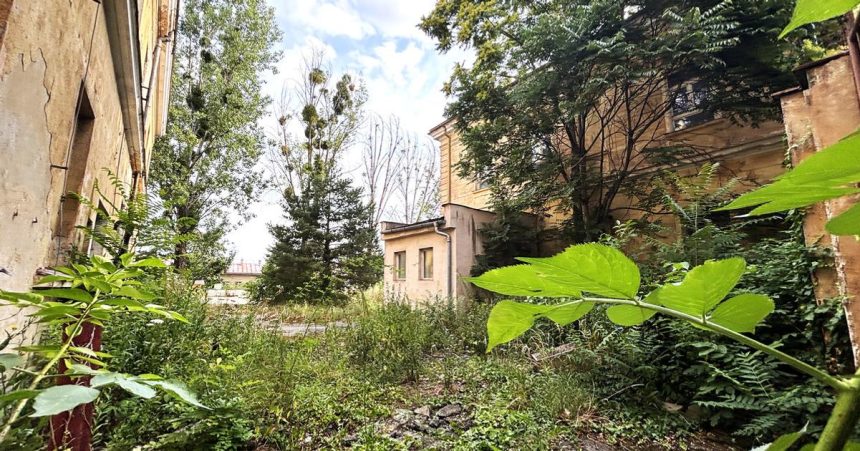 Nesmeli to by budovy ale vystavne kusy po odchode vojakov zostalo ticho Brownfield po rokoch z mesta zmizne