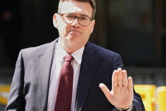 Novym lidrom britskych labouristov sa oficialne stal Andy Burnham