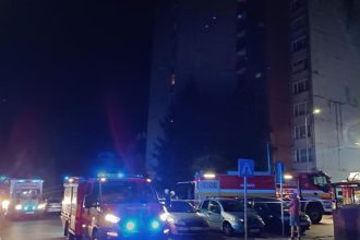 Poziar v bytovke vyhnal obyvatelov na ulicu male dieta skoncilo v nemocnici