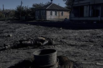 S hnisavou rukou bez prstov Cesta na front je otvorena pre vsetkych pise Petra Prochazkova
