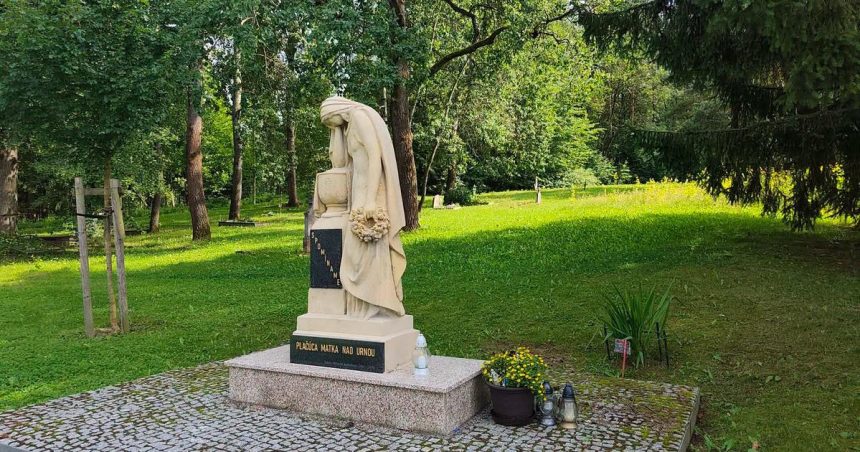 Socha ktoru na zilinskom cintorine zdevastoval poziar je opat vo svojej plnej krase