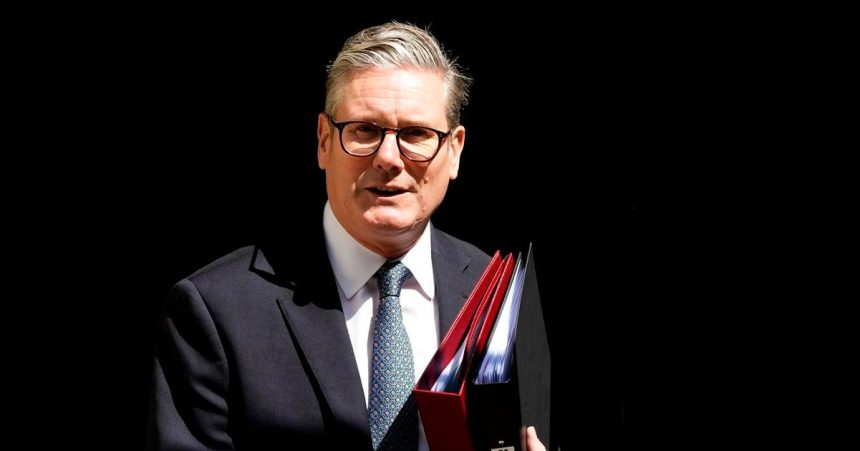 Starmer v prvom rozhovore po oznameni rezignacie varoval svojho nastupcu