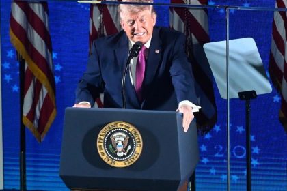 Trumpova platforma zvazuje mesacne predplatne vo vyske 100tisic dolarov za urychleny pristup k jeho prispevkom
