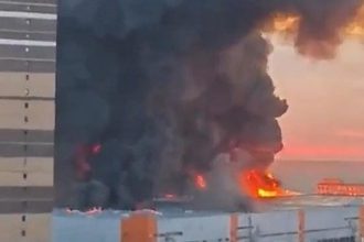 Ukrajina Rusko Online Petrogadom sa opak valil husty dym ukrajinske drony zasiahli dalsi sklad Wildberries