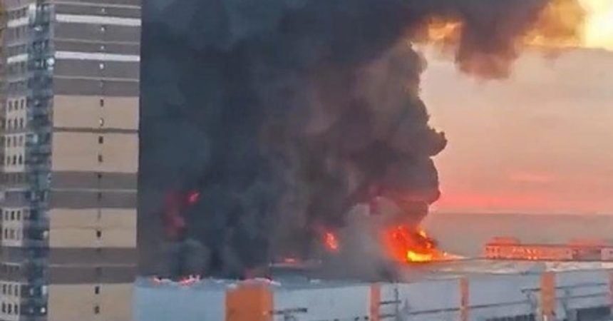 Ukrajina Rusko Online Petrogadom sa opak valil husty dym ukrajinske drony zasiahli dalsi sklad Wildberries