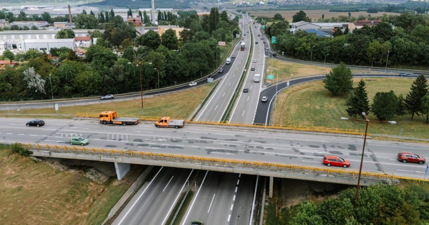 Vecer sa zacnu dopravne obmedzenia Most nad rychlostnou cestou udajne dostane novy asfalt