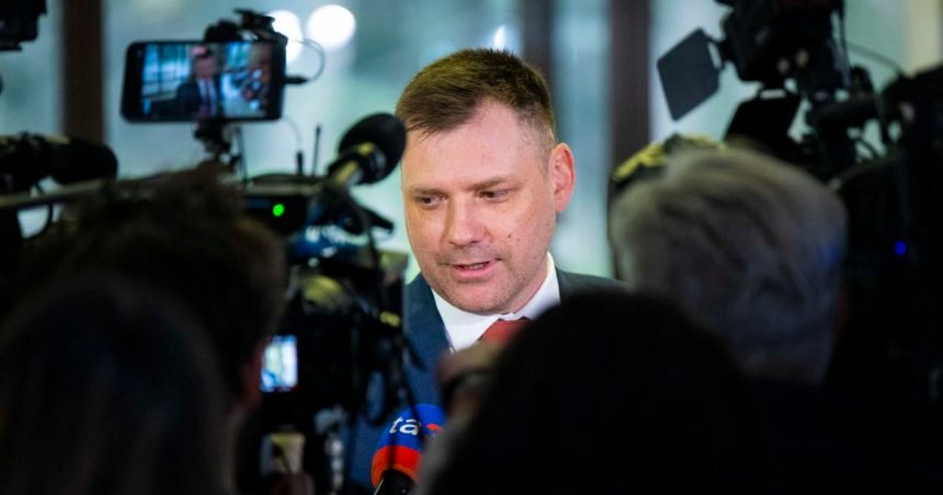 Vlastnictvo a sprava lesov v narodnych parkoch plne prechadzaju pod narodnne parky uviedol Taraba