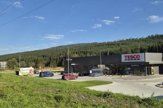 Znamy obchodny retazec postavi v Zakamenno svtvrty supermarket Rozhoduje sa medzi dvoma pozemkami
