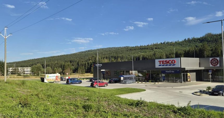 Znamy obchodny retazec postavi v Zakamenno svtvrty supermarket Rozhoduje sa medzi dvoma pozemkami