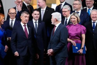 socialne siete vs tradicne media zijeme v paradoxe neverime spravam ktore tak radi sledujeme