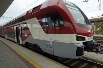 stredajsie zrusenia a meskanya viacerych vlakov na zapade sposobil had