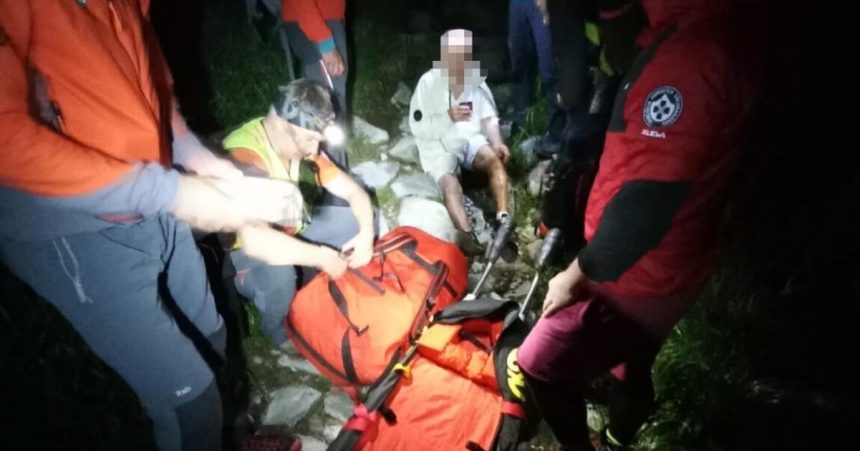 vycerpany senior sa nachal tatranskym terenom a pomoc najprv odmietal skoncil na nosidlach
