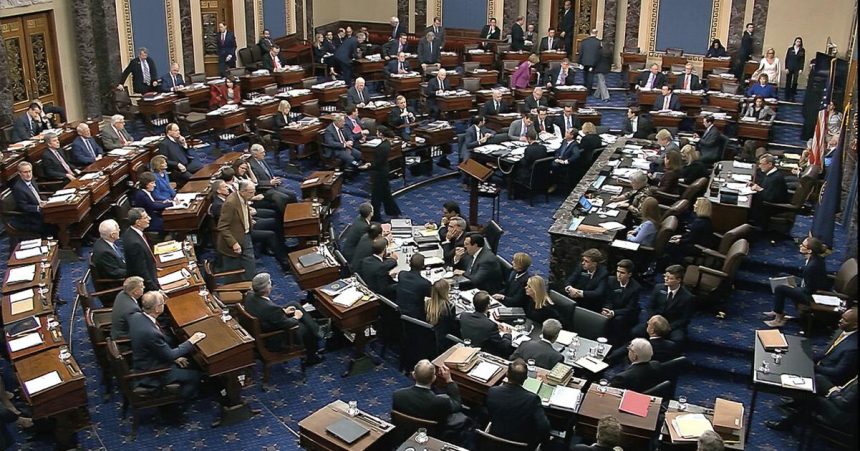 Americky Senat schvalil kratkodobe financovanie uradov aby predisiel uzavretiu pred volbami do Kongresu