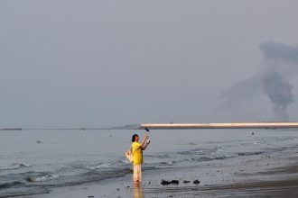 Iran tvrdi ze zasahol dva tankery pokujucie sa preplavat Hormuzskym prielivom