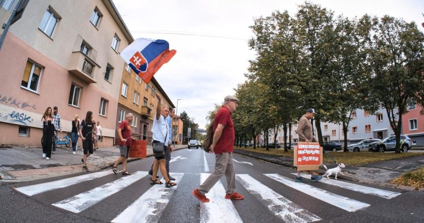 Martincania zablokovali Cervenu armadu Uctili si aj mlade dievca ktore preslo vojenskou cisternou