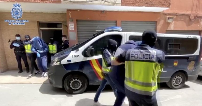 Muz usiel zo styroch vaznic opat ho chytili v spanielsku