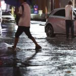 Okolie Tokia zasiahli privalove dazde a povodne najmenej jedna osoba zomrela