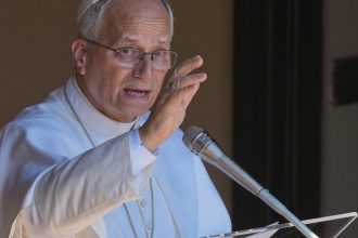 Papez navstivi San Marino a vystupi na podujati v Rimini