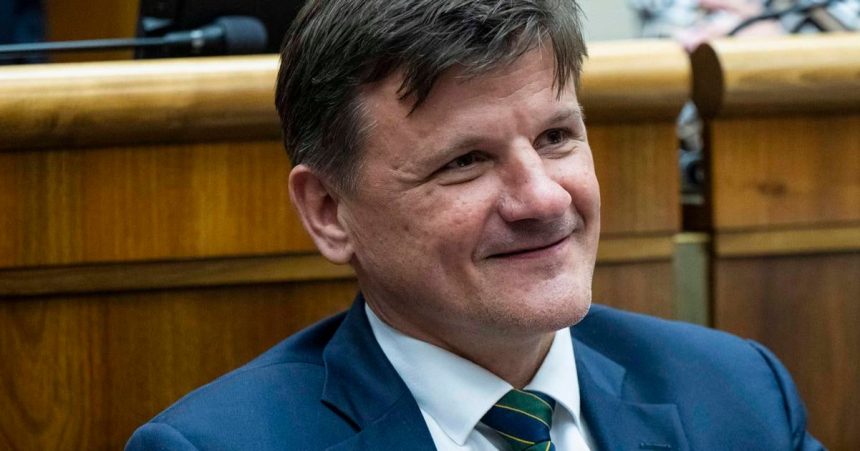Poslanec Alojz Hlina sa stava riadnym clenom strany SaS