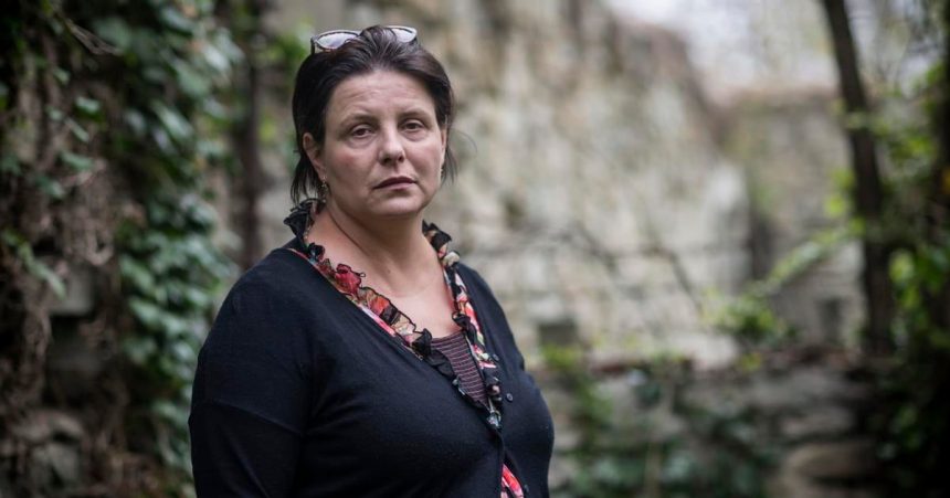 Priviazani k radiatoru pise Veronika Sikulova