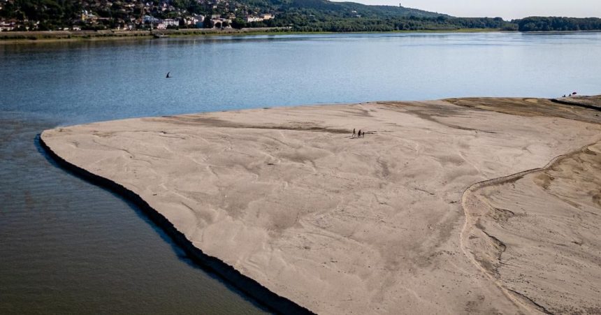 Rumunska armada presmeruje cast toku Dunaja odstrelom k jadrovej elektrarni