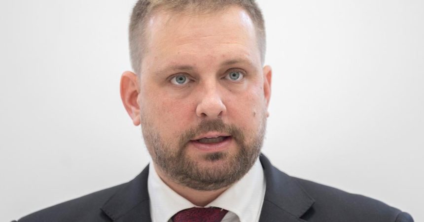 SaS vyzyva Saska aby zverejnil komPLETNY financNY plan na dokoncENIE nemocNIC