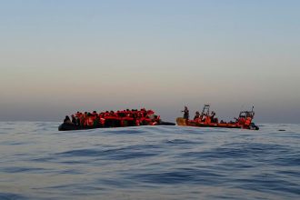 Talianska policia rozbila siet prevadzacov migrantov a zadrzala osem osob