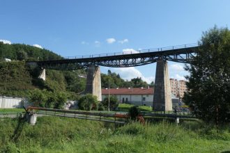 Technicky skvost hornej Nitry bol podmieneny celou vojnou takmer ho znicila vlaky sa nan vratili uz o dva mesiace