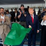 Trump odstartoval v centre Washingtonu preteky IndyCar nariadil ich zorganizovanie ako sucast oslav vyrocia vzniku USA