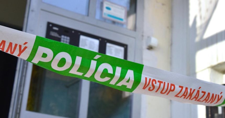 V rodinnom dome nasli telo muza bez znamok zivota policia uzavrela okolie