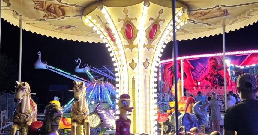 Z kolotoca pocas jazdy vypadli deti zachranari museli zasahovat