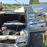 auto zislo z cesty po nehode museli zakliesneneho muza vystrihnut skoncil v nemocnici