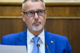 navrh na referendum o predcasnych volbach predlozi hlas v septembri
