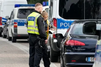 Autobus s turistami smerujúci do cieľa sa stal terčom útoku