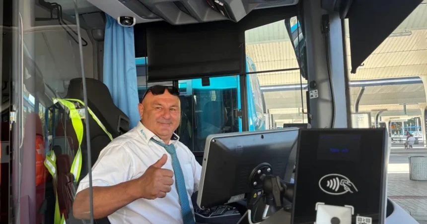 Autobus sa dobíja v noci, prejde tristo kilometrov