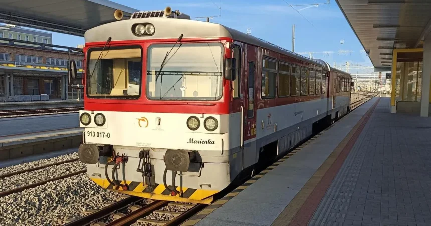Autobusy môžu nahradiť vlaky aj mimo výluk