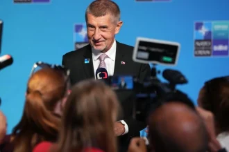Babiš vidí hybridnú vojnu proti Česku, nič nerobí, navrhuje protiraketovú