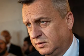 Bez odvahy necháva Danko osud Tarabu aj Fica v cudzích rukách
