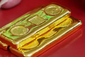 Cena zlata klesla o vyše tri percentá na dvojmesačné minimum