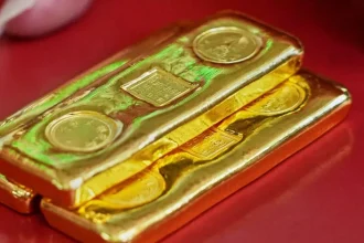 Cena zlata pokračuje v poklese a dosahuje nové minimá