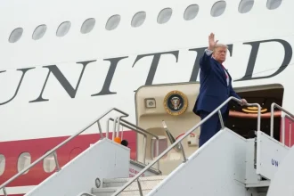 CNN sa zrejme nedostane na palubu Air Force One, naznačil Biely dom