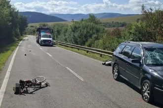 Cyklista zomrel po zrážke s autom v okrese Bardejov, cesta je neprejazdná