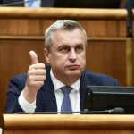 Danko dodržal slovo, spojil sa s opozíciou. Parlament bude o Tarabovom odvolávaní
