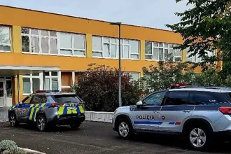 Do prešovskej základnej školy prišlo oznámenie o bombe, žiakov aj zamestnancov evakuovali