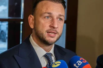 Dopyt po kamerách v školách je obrovský a nebude ho možné naplniť, uviedol Šutaj Eštok